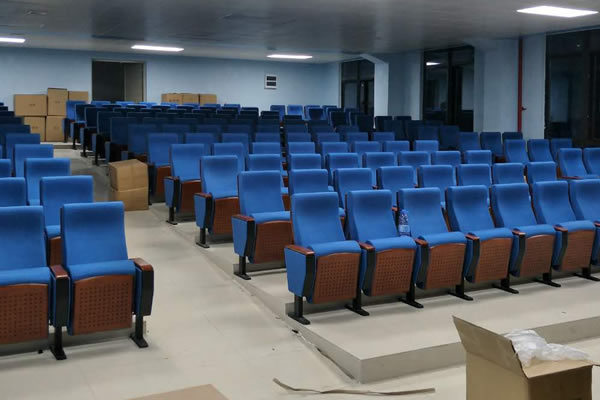 禮堂椅價(jià)格大概是要多少一個(gè)？價(jià)格受什么影響？